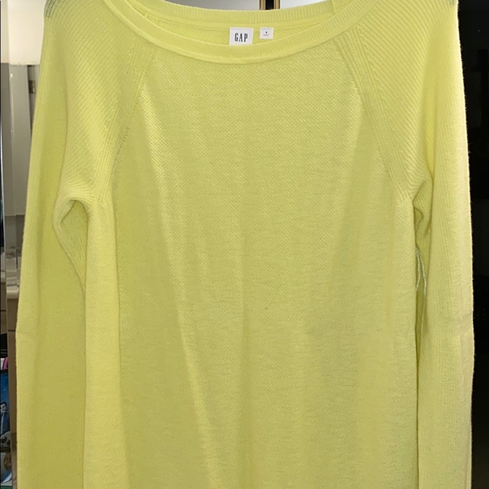 Gap long sleeve top, yellow knot too,
